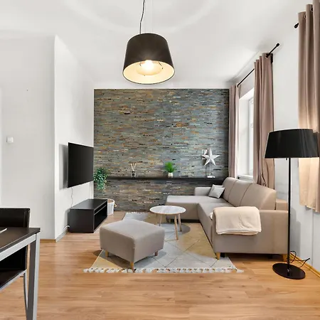 Spacious With Balcony - Old Town Apartment Pressburg