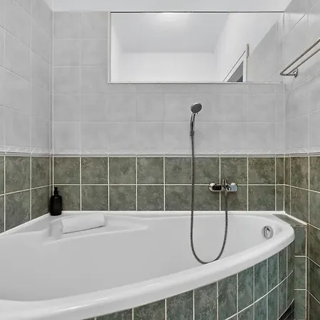 Apartment Spacious With Balcony - Old Town
