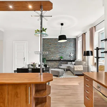 Spacious With Balcony - Old Town Pressburg