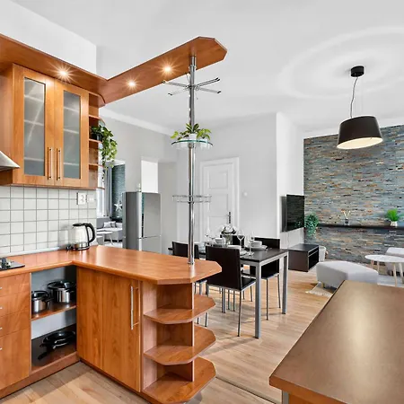 Apartment Spacious With Balcony - Old Town Pressburg