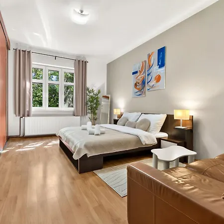 Spacious With Balcony - Old Town Pressburg