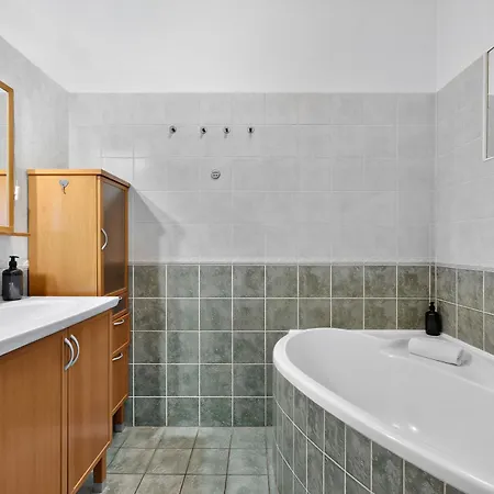 Spacious With Balcony - Old Town Apartment