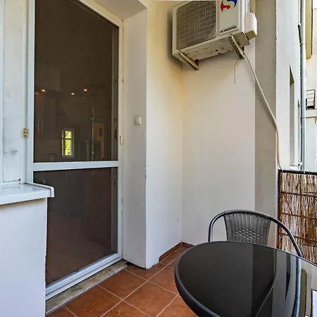 Apartment Spacious With Balcony - Old Town