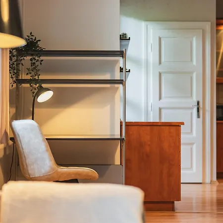 Apartment Spacious With Balcony - Old Town