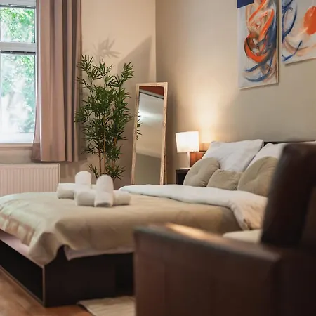 Apartman Spacious With Balcony - Old Town